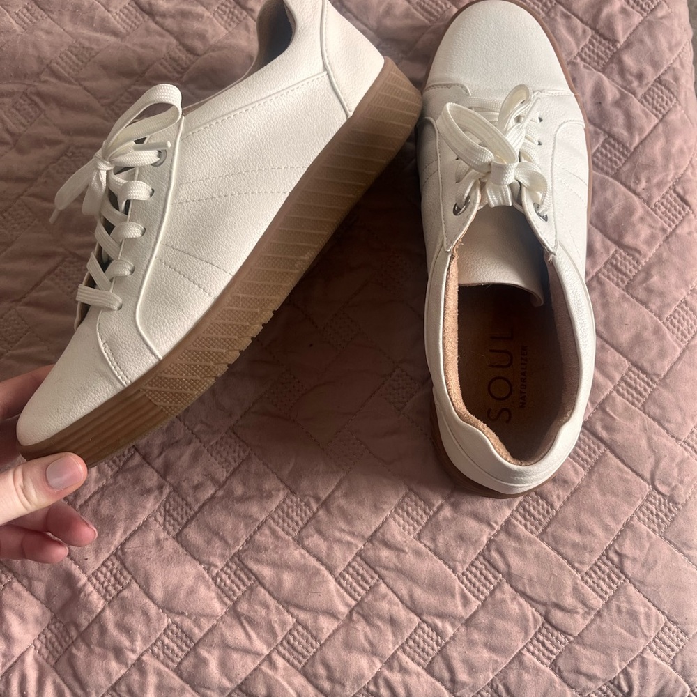 SOUL Naturalizer Off- White Sneakers